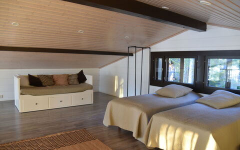Villa Miestamo: Mueble, Diseño De Interiores, Suelo, Piso, Cama, Madera, Techo, Habitación, Habitación, Encendiendo