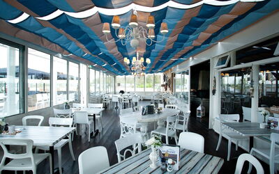 Hulshorst 400: Restaurante, Edificio, Propiedad, Techo, Diseño De Interiores, Arquitectura, Habitación, Bienes Raíces, Mesa, Mueble