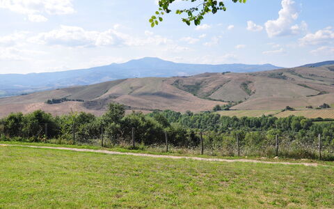 Le Querce Di Campocane: Pradera, Accidentes Geográficos Montañosas, Colina, Entorno Natural, Pasto, Tierras Altas, Montaña, Cielo, Paisaje Natural, Llanura