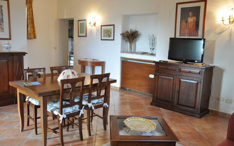 Le Querce Di Campocane: Habitación, Mueble, Propiedad, Edificio, Comedor, Mesa, Diseño De Interiores, Suelo, Casa, Bienes Raíces