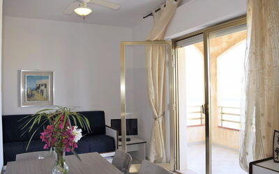 Papiro 100.6: Flor, Mesa, Mueble, Planta, Edificio, Silla, Encendiendo, Diseño De Interiores, Sombra, Sala