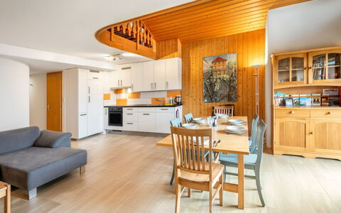 Sainte-Croix 140: Nube, Agua, Cielo, Propiedad, Planta, Piscina, Edificio, Ventana, Azur, Azul