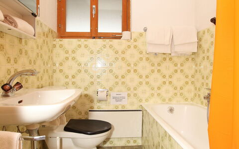 Ardévaz i: Baño, Propiedad, Habitación, Diseño De Interiores, Pared, Loseta, Suelo, Grifo, Casa, Bienes Raíces