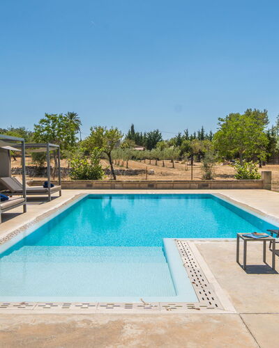 Cas Ciutada: Piscina, Agua, Mueble Para Exteriores, Recurso, Mueble, Sunlounger, Material Compuesto, Eco Hotel, Sombra, Silla