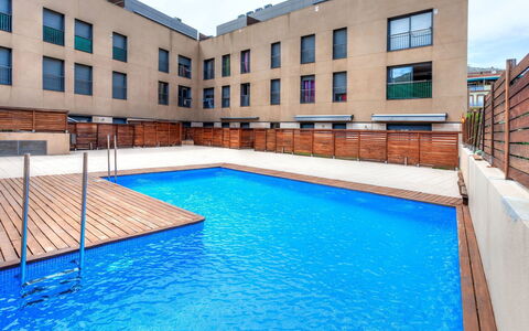 Escorxador: Agua, Edificio, Cielo, Ventana, Piscina, Azur, Azul, Casa, Rectángulo, Planta