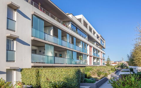 Fréjus 184: Cielo, Planta, Edificio, Propiedad, Ventana, Arquitectura, Condominio, Diseño Urbano, Bloque De Pisos, Barrio Residencial