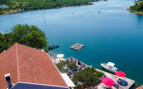Novigrad (Zadar) 112: Agua, Barco, Propiedad, Azul, Naturaleza, Azur, Watercraft, Planta, Árbol, Lago