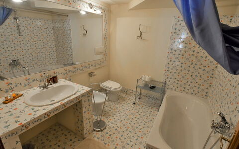 Barchessa Palladio: Baño, Arreglo De Tubería, Lavabo Del Baño, Piso, Diseño De Interiores, Suelo, Grifo, Lavabo, Plomería, Habitación