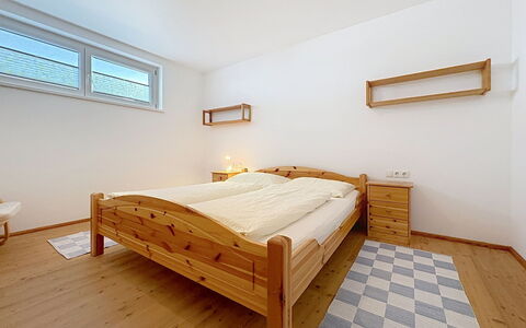 Linnehan: Cama, Habitación, Diseño De Interiores, Suelo, Lecho, Madera, Piso, Sábana, Habitación, Techo