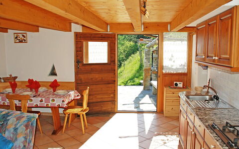 Rustico Pamela: Mueble, Propiedad, Ventana, Grifo, Fregadero, Mostrador, Lavabo, Gabinetes, Planta, Arreglo De Tubería
