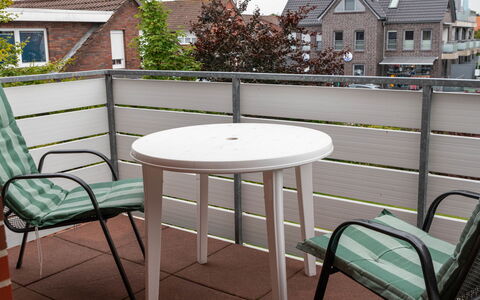 Norddeich 805: Mueble, Planta, Edificio, Mesa, Ventana, Mesa Al Aire Libre, Árbol, Mueble Para Exteriores, Madera, Casa
