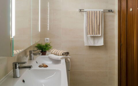 Puerto Paraíso: Arreglo De Tubería, Grifo, Lavabo, Lavabo Del Baño, Baño, Planta, Edificio, Rectángulo, Diseño De Interiores