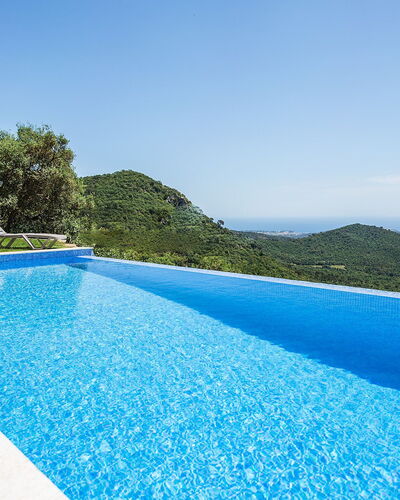 Amalia: Agua, Cielo, Propiedad, Azul, Planta, Azur, Piscina, Paisaje Natural, Rectángulo