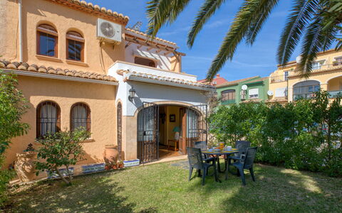 El Arenal: Planta, Cielo, Edificio, Ventana, Árbol, Arecales, El Terreno Del Lote, Casa, Barrio Residencial, Cabaña