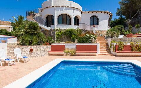 Tana: Agua, Planta, Propiedad, Cielo, Piscina, Azur, Árbol, Edificio, Sombra, Ocio