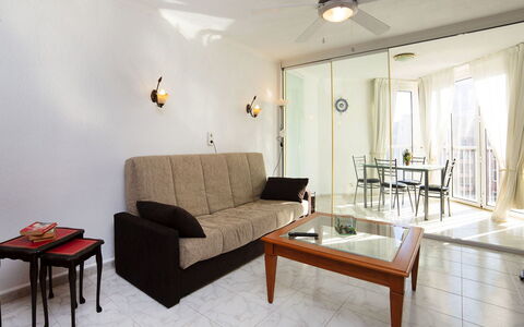 Calpe Calp 342: Mesa, Mueble, Propiedad, Sofá, Madera, Diseño De Interiores, Comodidad, Casa, Suelo, Piso