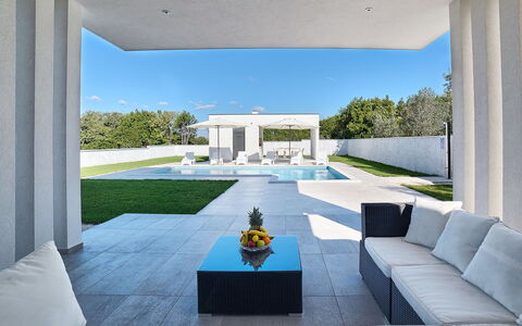 Lungera: Propiedad, Diseño De Interiores, Habitación, Casa, Edificio, Arquitectura, Casa, Sala, Mueble, Inmuebles
