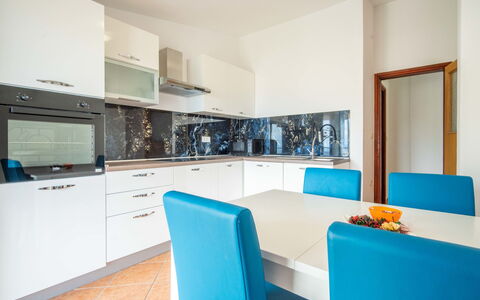 Senj 105: Mueble, Gabinetes, Propiedad, Mostrador, Aparato De Cocina, Diseño De Interiores, Estufa De Cocina, Sala, Piso, Edificio