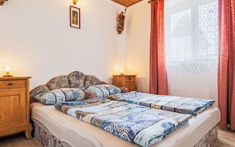 Sunny: Cama, Habitación, Mueble, Diseño De Interiores, Madera, Sábana, Lecho, Casa, Marco De La Cama, Linos