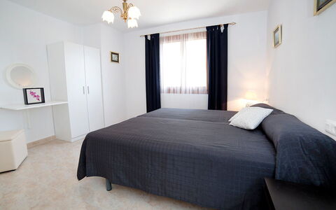 Amare Monte: Mueble, Ventana, Comodidad, Edificio, Madera, Sombra, Diseño De Interiores, Marco De La Cama, Suelo