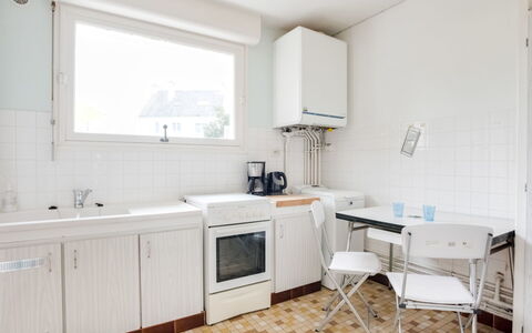 Penthievre: Mostrador, Gabinetes, Mueble, Fregadero, Propiedad, Lavabo, Ventana, Grifo, Cocina, Estufa De Cocina
