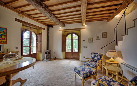 Villa Montalcino: Propiedad, Edificio, Habitación, Techo, Diseño De Interiores, Casa, Bienes Raíces, Mueble, Haz, Inmuebles