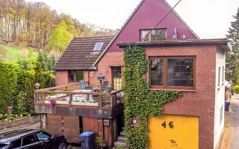 Haus Keller: Planta, Edificio, Propiedad, Ventana, Cielo, Rueda, Coche, Vehículo, Casa