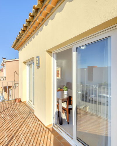 Puigmal: Propiedad, Cielo, Edificio, Sombra, Madera, Diseño De Interiores, Condominio, Diseño Urbano, Ventana, Bienes Raíces