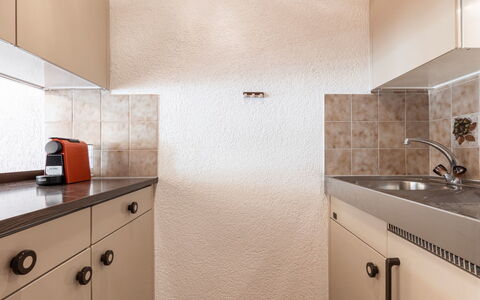Atlantis Apartments by Mein Samnaun – Mo: Pared, Mostrador, Diseño De Interiores, Piso, Techo, Cocina, Suelo, Arreglo De Tubería, Gabinetes, Habitación