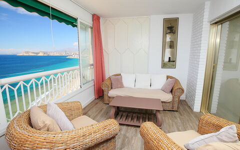 Benidorm 926: Habitación, Mueble, Propiedad, Habitación, Diseño De Interiores, Suite, Azur, Bienes Raíces, Edificio, Casa