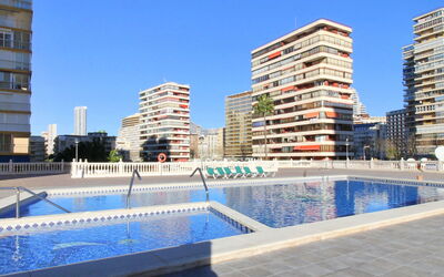 Benidorm 926: Agua, Cielo, Edificio, Tiempo De Día, Piscina, Azur, Diseño Urbano, Condominio, Ocio, Bloque De Pisos