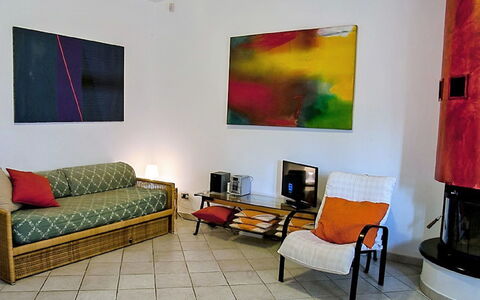 Villa Sara: Mueble, Verde, Sofá, Marco, Comodidad, Arquitectura, Diseño De Interiores, Sala, Sofá Cama, Pintar