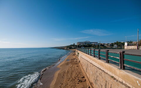 Vista Mare Noto: Costa, Mar, Playa, Apuntalar, Cielo, Agua, Oceano, Costeras Y Los Accidentes Geográficos Oceánico, Horizonte, Vacaciones