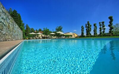 Tizzauli: Piscina, Propiedad, Azul, Agua, Recurso, Vacaciones, Cielo, Azur, Bienes Raíces, Inmuebles