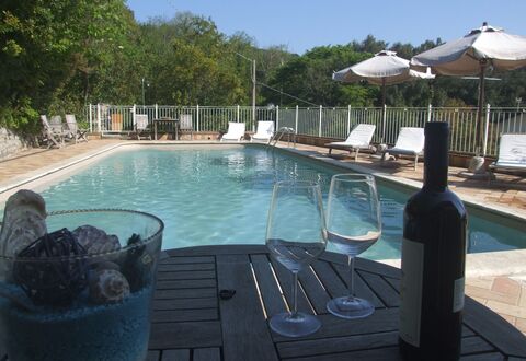 Villa Il Castagno: Agua, Propiedad, Piscina, Azur, Planta, Árbol, Mueble Para Exteriores, Botella, Cielo, Ocio