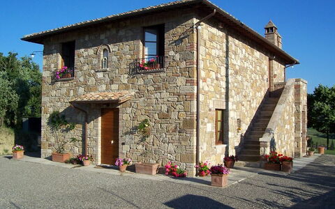 Casale Biancospino: Propiedad, Casa, Edificio, Pared, Cabaña, Arquitectura, Fachada, Casa, Cielo, Área Rural
