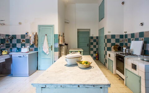 Marina Dei Ronchi Prestige: Habitación, Cocina, Propiedad, Verde, Turquesa, Azul, Mueble, Mostrador, Edificio, Casa