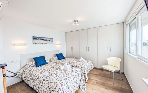 Suecia: Mueble, Diseño De Interiores, Madera, Techo, Suelo, Piso, Cama, Habitación, Casa, Departamento