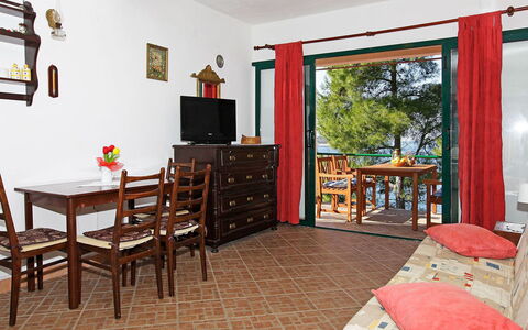 Korčula Prigradica 300: Mesa, Mueble, Propiedad, Gabinetes, Marco, Madera, Sala, Encendiendo, Silla, Cajón