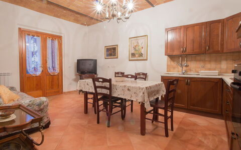 Podere la Quercia: Habitación, Propiedad, Mueble, Edificio, Diseño De Interiores, Suelo, Techo, Mesa, Bienes Raíces, Casa