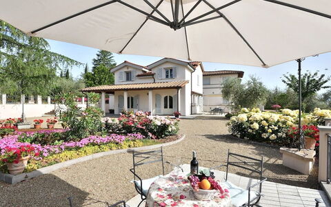 Villa Gaville: Planta, Flor, Propiedad, Edificio, Botánica, Maceta, Silla, Árbol, Ventana, Mesa