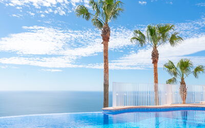 Benitachell 829: Nube, Agua, Cielo, Azul, Planta, Árbol, Paisaje Natural, Piscina, Arecales, Ocio