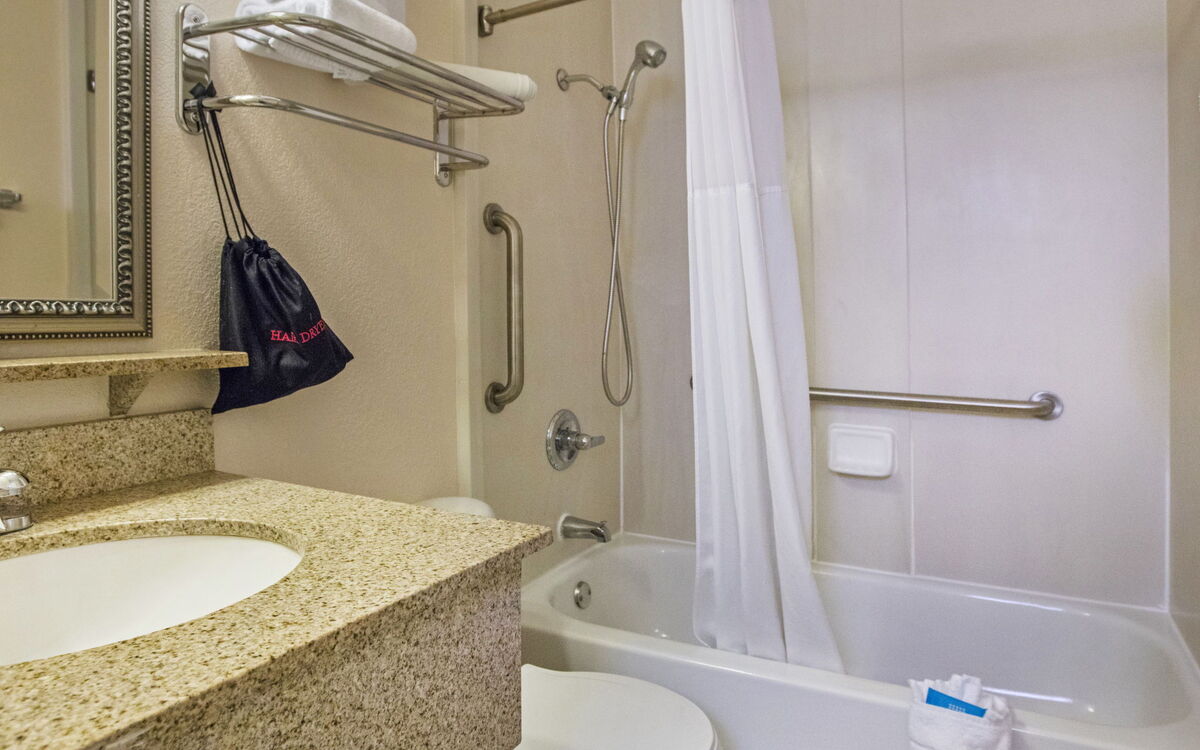 Alojamiento:&nbsp;Sailport Water Suites 100.7