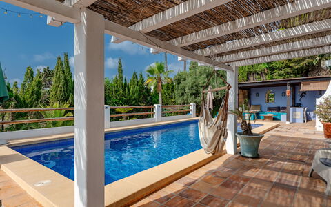 Karima: Piscina, Madera, Mueble, Recurso, Piso, Mueble Para Exteriores, Suelo, Silla, Maceta, Eco Hotel