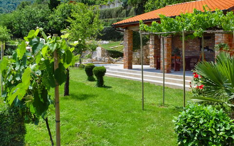 Lea: Planta, Nube, Propiedad, Planta De La Comunidad, Paisaje Natural, Verde, Edificio, Árbol, Sombra, Montaña