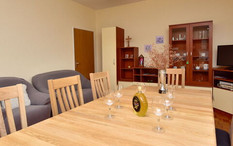 Ante: Mesa, Mueble, Vajilla, Madera, Encendiendo, Cocina Y Comedor Mesa, Diseño De Interiores, Silla, Edificio, Gabinetes
