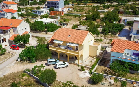 Ante: Edificio, Planta, Ventana, Casa, Árbol, El Terreno Del Lote, Diseño Urbano, Vehículo, Coche, Condominio