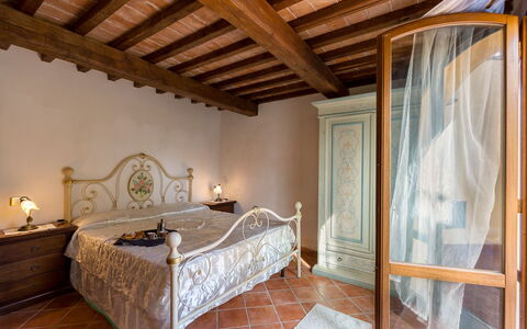 Villa La Fragola: Habitación, Habitación, Propiedad, Cama, Mueble, Edificio, Techo, Diseño De Interiores, Casa, Sábana
