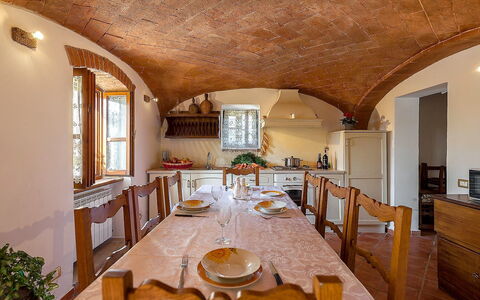 Villa La Fragola: Habitación, Propiedad, Edificio, Diseño De Interiores, Techo, Comedor, Mueble, Mesa, Casa, Suelo
